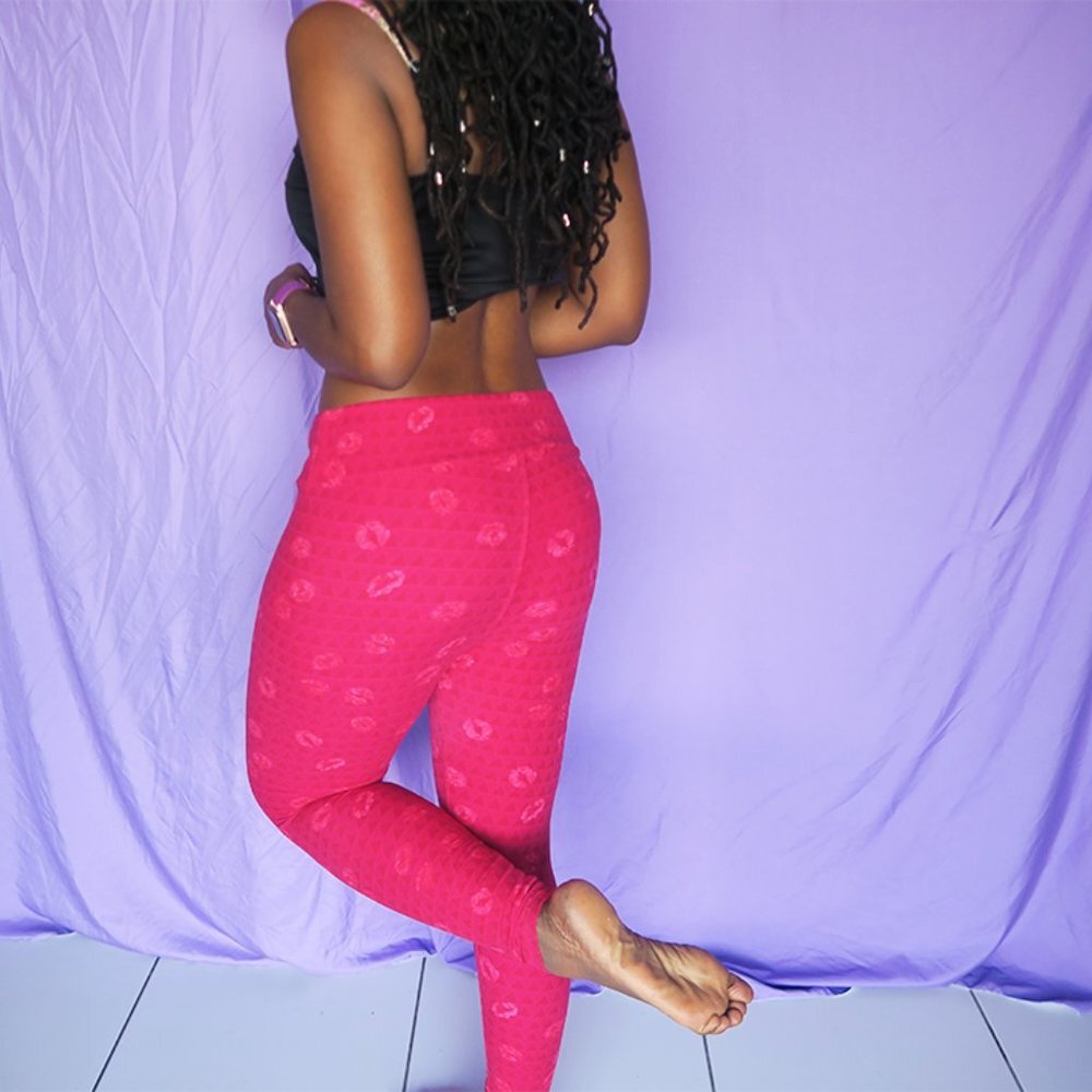 LulaRoe tall and curvy lips leggings in red XL
